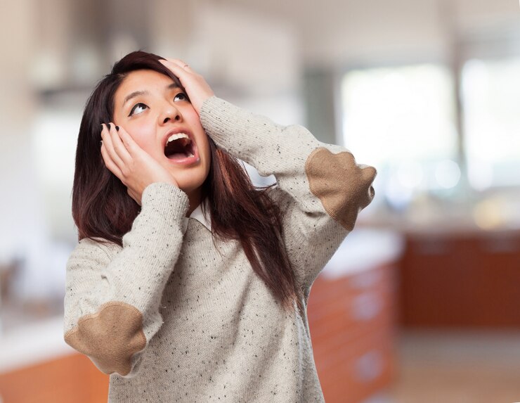 woman-looking-ceiling-screaming1187-3412-200029-1746185948651-17461859487871049222226.jpg