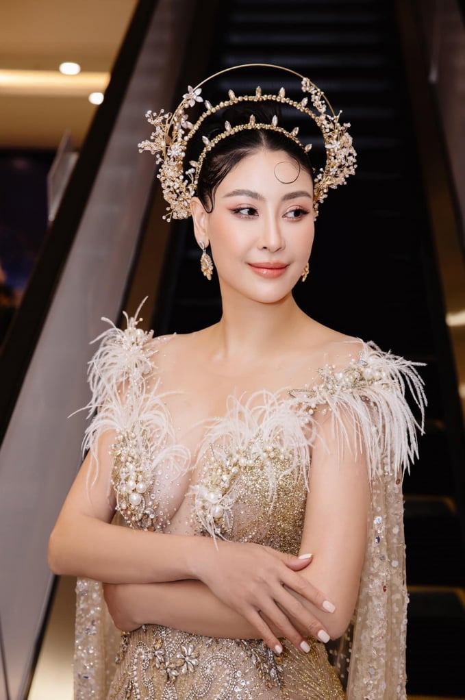 Ba Hoa hậu chọn "ở ẩn" làm mẹ sau đăng quang: Người thấy có lỗi với con, người thú nhận "đuối sức" - Ảnh 2. Ba Hoa hậu chọn "ở ẩn" làm mẹ sau đăng quang: Người thấy có lỗi với con, người thú nhận "đuối sức" - Ảnh 2.