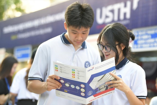 Tuyển sinh đại học 2025: Các trường mở cổng đăng kí để thí sinh nhập dữ liệu - Ảnh 1. Tuyển sinh đại học 2025: Các trường mở cổng đăng kí để thí sinh nhập dữ liệu - Ảnh 1.