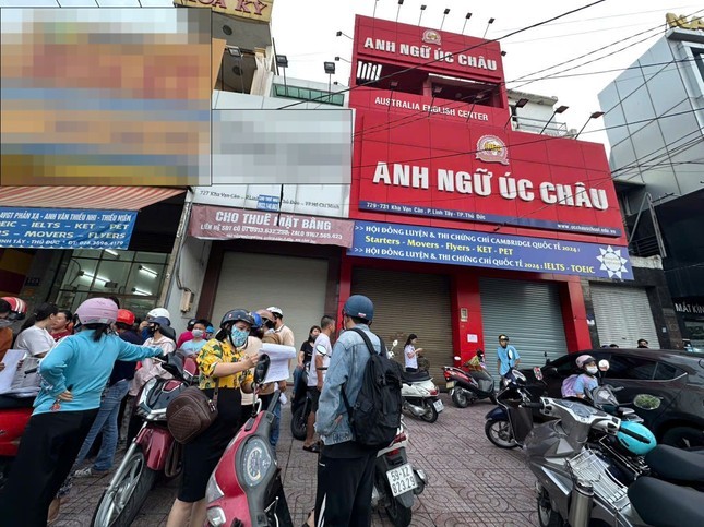 Vụ trung tâm tiếng Anh đột ngột đóng cửa: Chuyển hồ sơ qua công an - Ảnh 1. Vụ trung tâm tiếng Anh đột ngột đóng cửa: Chuyển hồ sơ qua công an - Ảnh 1.