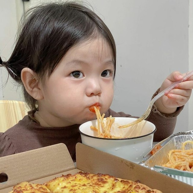 Trong bữa cơm, bố mẹ đừng nên nói những lời này nếu không muốn trẻ bị ám ảnh tâm lý suốt đời- Ảnh 2. Trong bữa cơm, bố mẹ đừng nên nói những lời này nếu không muốn trẻ bị ám ảnh tâm lý suốt đời- Ảnh 2.