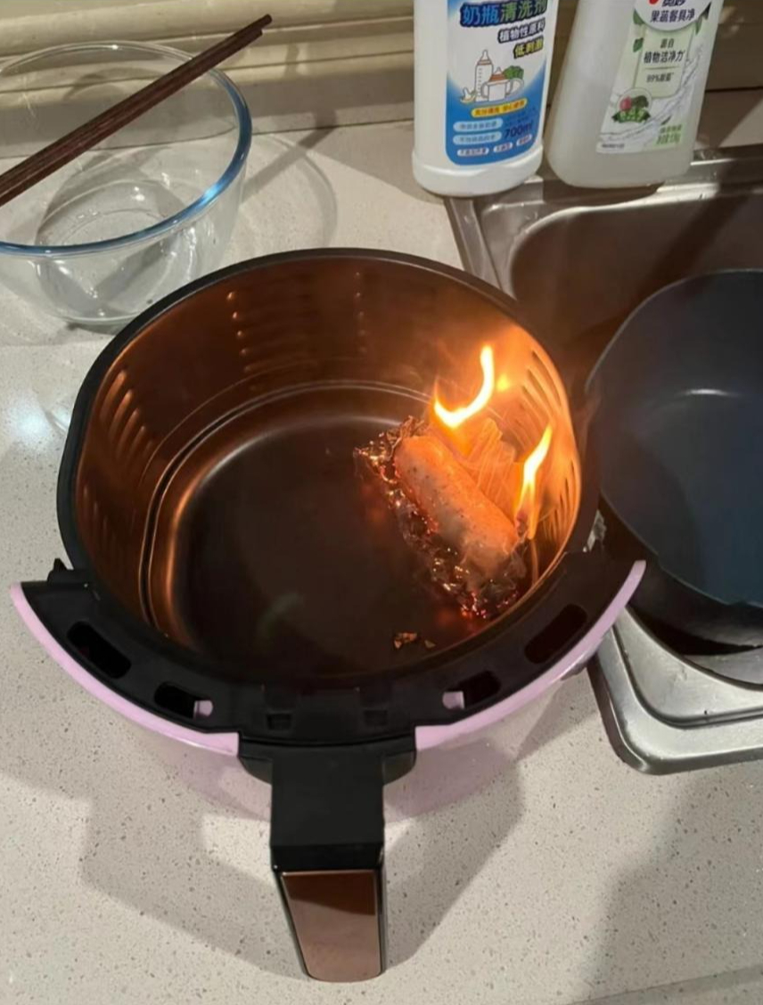 Cảnh b&aacute;o: 1 sai lầm khi d&ugrave;ng nồi chi&ecirc;n kh&ocirc;ng dầu c&oacute; thể G&Acirc;Y CH&Aacute;Y NỔ- Ảnh 2.