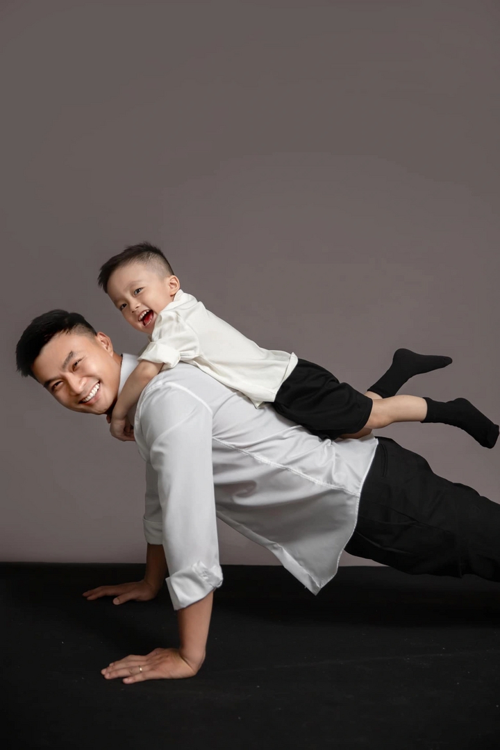 Hôn nhân kín tiếng với vợ đẹp như hoa hậu của diễn viên chuyên vai giang hồ - Ảnh 4. Hôn nhân kín tiếng với vợ đẹp như hoa hậu của diễn viên chuyên vai giang hồ - Ảnh 4.