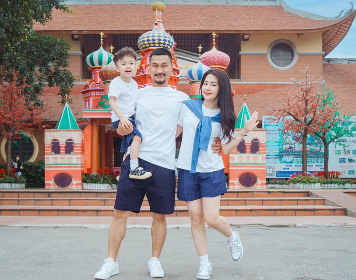Hôn nhân kín tiếng với vợ đẹp như hoa hậu của diễn viên chuyên vai giang hồ - Ảnh 3. Hôn nhân kín tiếng với vợ đẹp như hoa hậu của diễn viên chuyên vai giang hồ - Ảnh 3.