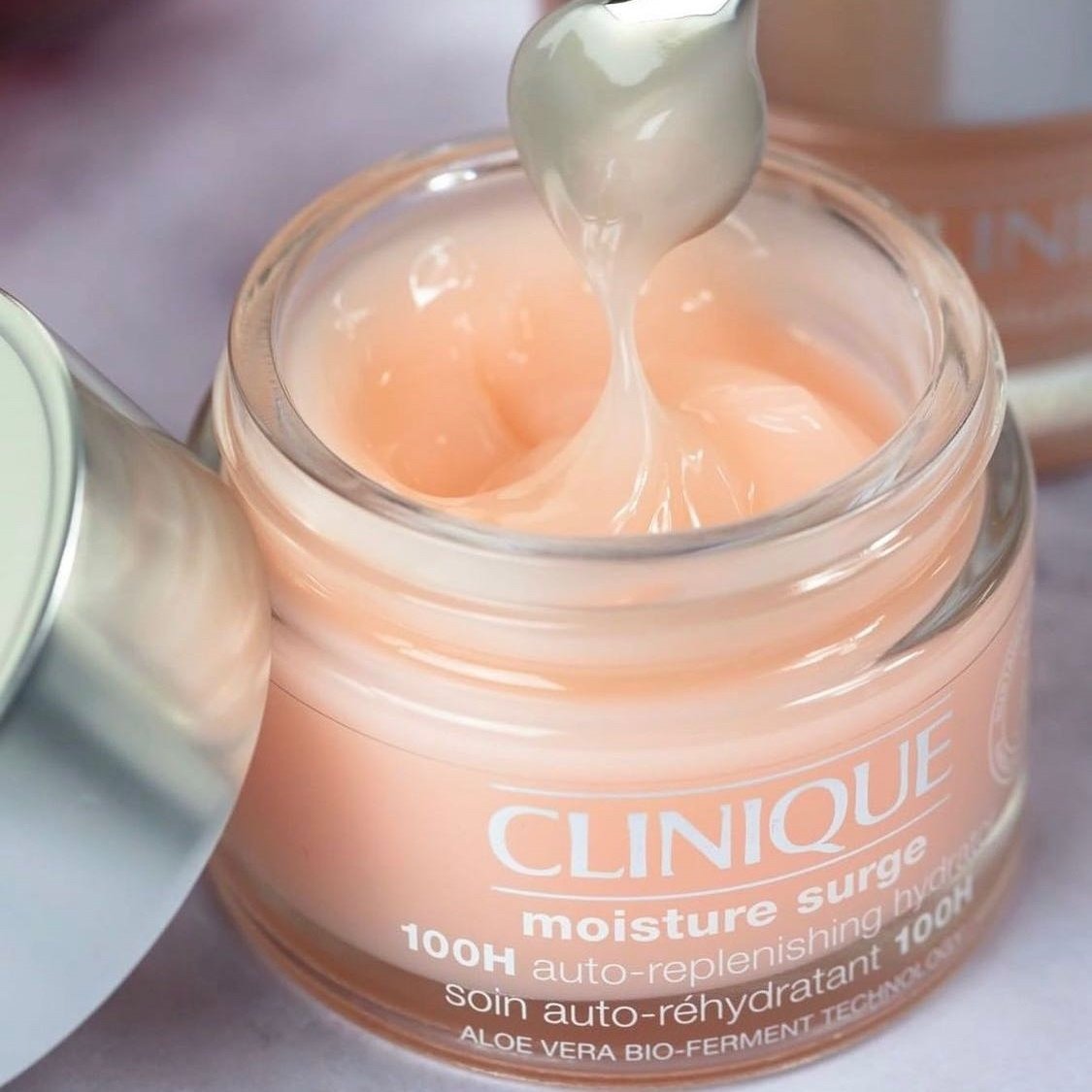 kem-duong-da-clinique-moisture-surge-100h-auto-replenishing-hydrator-17475532335742043193958-1747617851524-1747617851651964576303-1747711236609-1747711236750722783957.jpg