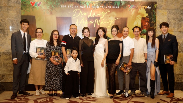 Nữ diễn viên bị bạn diễn "tay to" tát sưng má, đồng nghiệp đứng ngoài cũng sợ đến "mất hồn" - Ảnh 1. Nữ diễn viên bị bạn diễn "tay to" tát sưng má, đồng nghiệp đứng ngoài cũng sợ đến "mất hồn" - Ảnh 1.