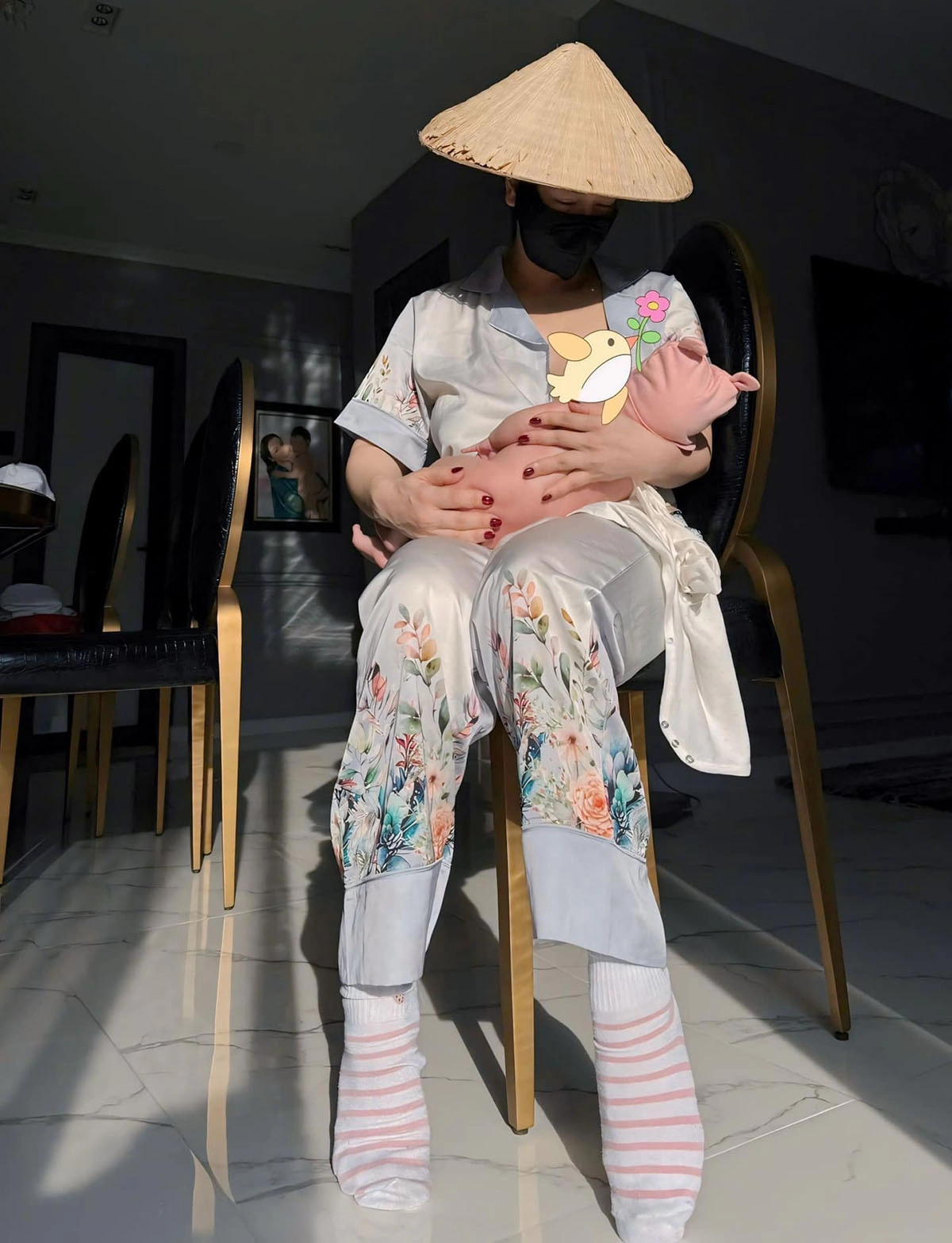 Cuộc sống của nữ nghệ sĩ sống trong biệt thự 500m2 tại quận Bình Tân, 40 tuổi sinh con, không lấy chồng - Ảnh 3. Cuộc sống của nữ nghệ sĩ sống trong biệt thự 500m2 tại quận Bình Tân, 40 tuổi sinh con, không lấy chồng - Ảnh 3.