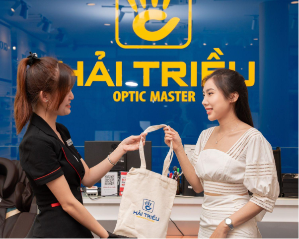 Tròng kính đổi màu tại Hải Triều: Đa thương hiệu, đủ bảo hành - Ảnh 2. Tròng kính đổi màu tại Hải Triều: Đa thương hiệu, đủ bảo hành - Ảnh 2.
