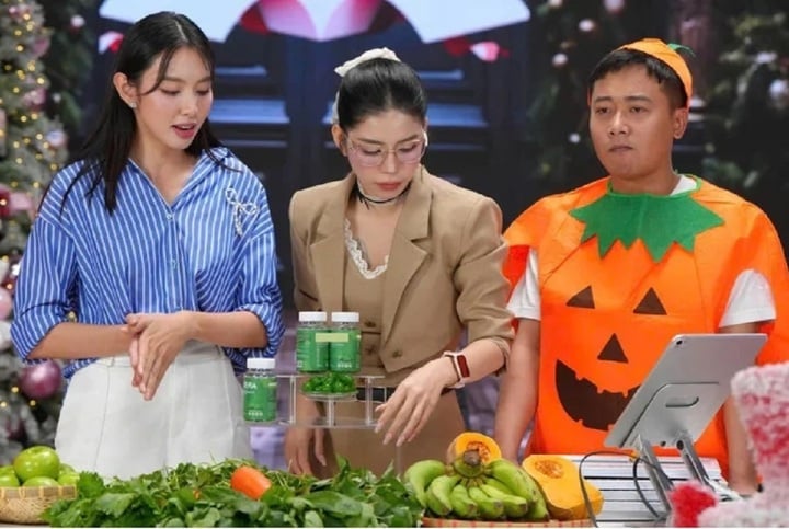 Mối quan hệ của Hoa hậu Thuỳ Tiên và Quang Linh Vlogs - Ảnh 3. Mối quan hệ của Hoa hậu Thuỳ Tiên và Quang Linh Vlogs - Ảnh 3.