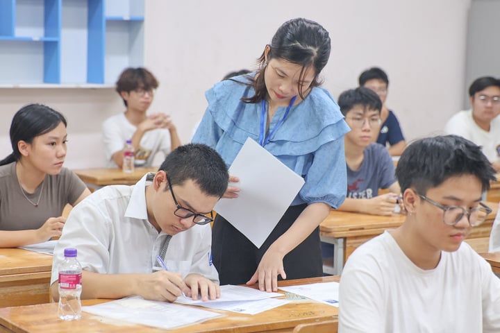 Tuyển sinh 2025: Cách tính điểm ưu tiên mới sau sáp nhập tỉnh thành - Ảnh 1. Tuyển sinh 2025: Cách tính điểm ưu tiên mới sau sáp nhập tỉnh thành - Ảnh 1.