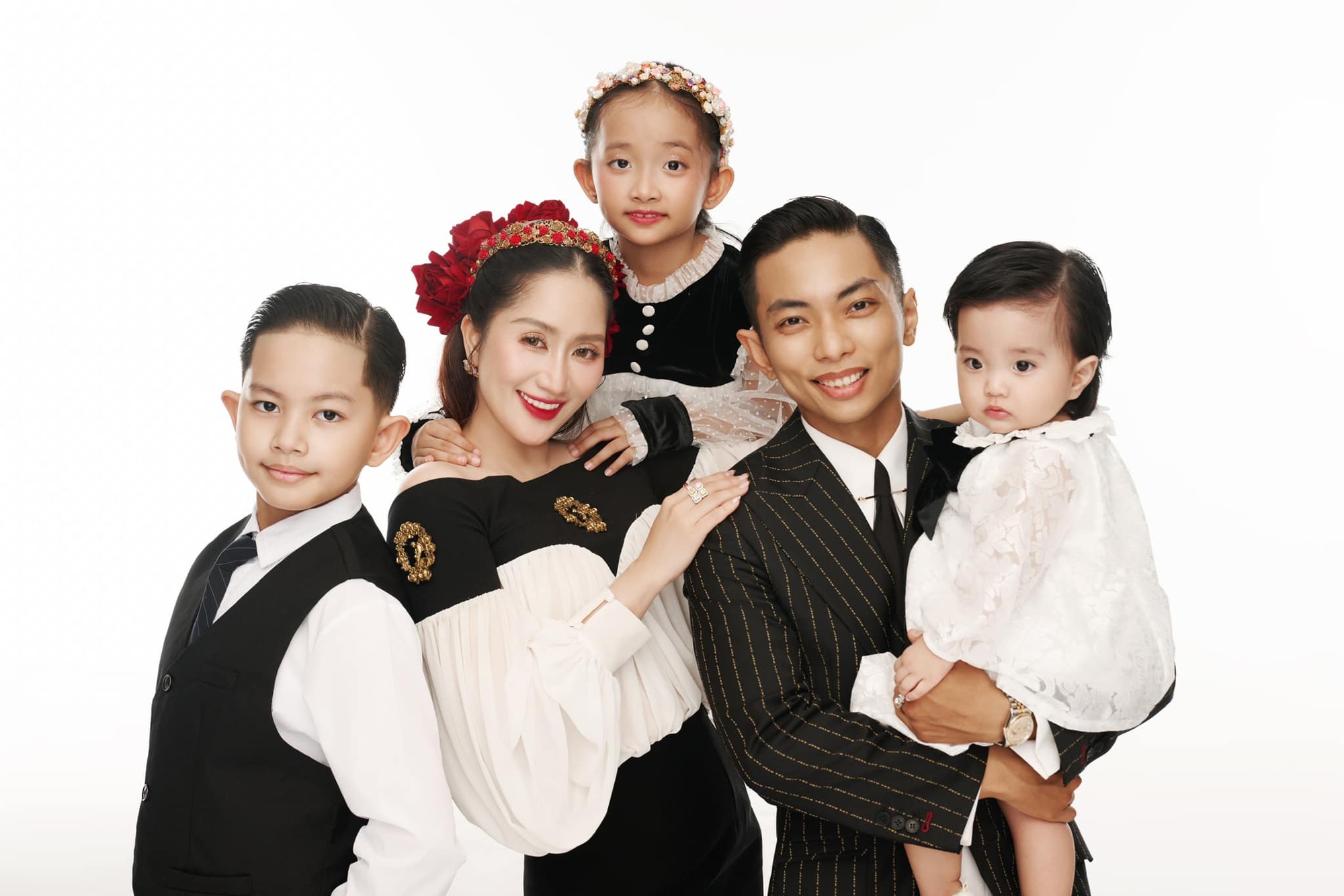 Tình hình mới nhất của gia đình Khánh Thi, Phan Hiển sau drama “địa ngục hôn nhân” khiến mẹ chồng phải ra tay dàn xếp- Ảnh 3. Tình hình mới nhất của gia đình Khánh Thi, Phan Hiển sau drama “địa ngục hôn nhân” khiến mẹ chồng phải ra tay dàn xếp- Ảnh 3.