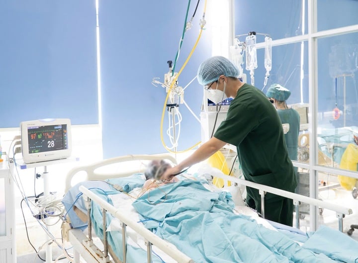 Nổ ở nhà máy SGI Vina, 12 công nhân nhập viện cấp cứu - Ảnh 1. Nổ ở nhà máy SGI Vina, 12 công nhân nhập viện cấp cứu - Ảnh 1.