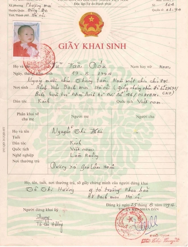 Vụ đạo diễn người Pháp tìm mẹ ruột ở Gia Lâm (Hà Nội): Vỡ òa kết quả ADN - Ảnh 2. Vụ đạo diễn người Pháp tìm mẹ ruột ở Gia Lâm (Hà Nội): Vỡ òa kết quả ADN - Ảnh 2.