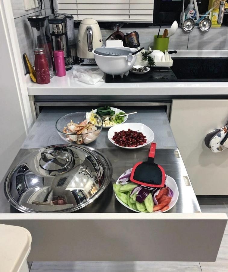 Căn bếp của hàng xóm sáng tạo đỉnh cao, nhìn lại bếp mình chỉ muốn đập đi làm lại!- Ảnh 1. Căn bếp của hàng xóm sáng tạo đỉnh cao, nhìn lại bếp mình chỉ muốn đập đi làm lại!- Ảnh 1.