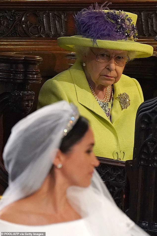 Meghan Markle bị cáo buộc mắng chửi nhân viên phục vụ tiệc đến mức Nữ vương Elizabeth phải can thiệp- Ảnh 1. Meghan Markle bị cáo buộc mắng chửi nhân viên phục vụ tiệc đến mức Nữ vương Elizabeth phải can thiệp- Ảnh 1.