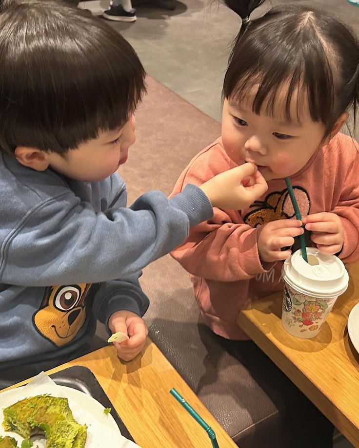 Khi nhà có thêm em nhỏ, người lớn tuyệt đối tránh nói với con lớn 7 câu "đại kỵ" này- Ảnh 1. Khi nhà có thêm em nhỏ, người lớn tuyệt đối tránh nói với con lớn 7 câu "đại kỵ" này- Ảnh 1.