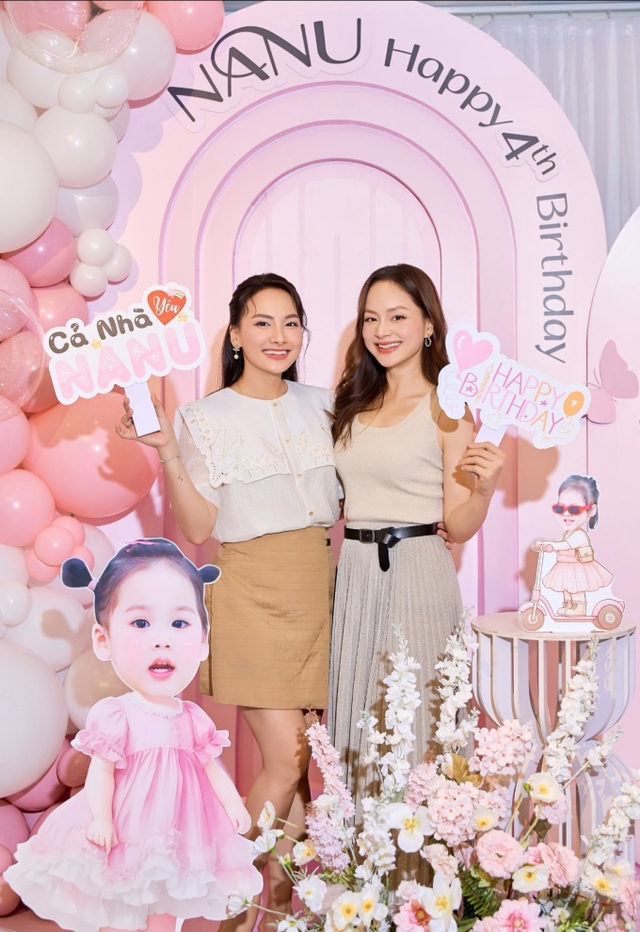 Hai diễn viên Việt đình đám không họ hàng nhưng giống nhau như chị em ruột: Cách dạy con cũng tương đồng khó tin - Ảnh 1. Hai diễn viên Việt đình đám không họ hàng nhưng giống nhau như chị em ruột: Cách dạy con cũng tương đồng khó tin - Ảnh 1.
