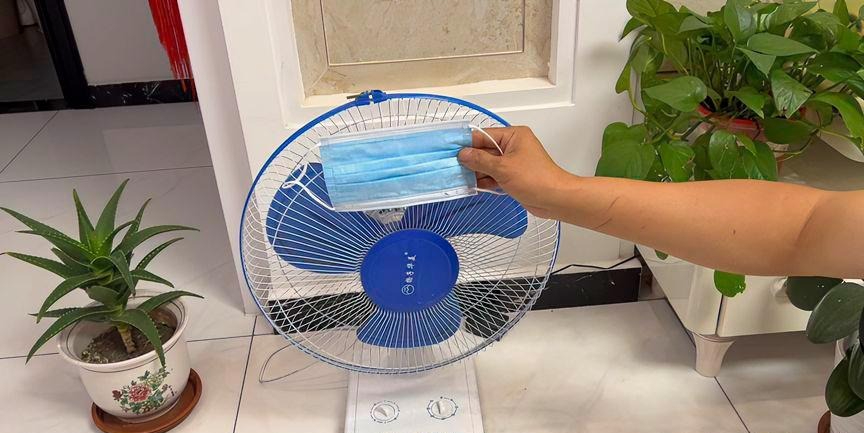 Buộc 1 chiếc khẩu trang vào cánh quạt: Mẹo Buộc 1 chiếc khẩu trang vào cánh quạt: Mẹo