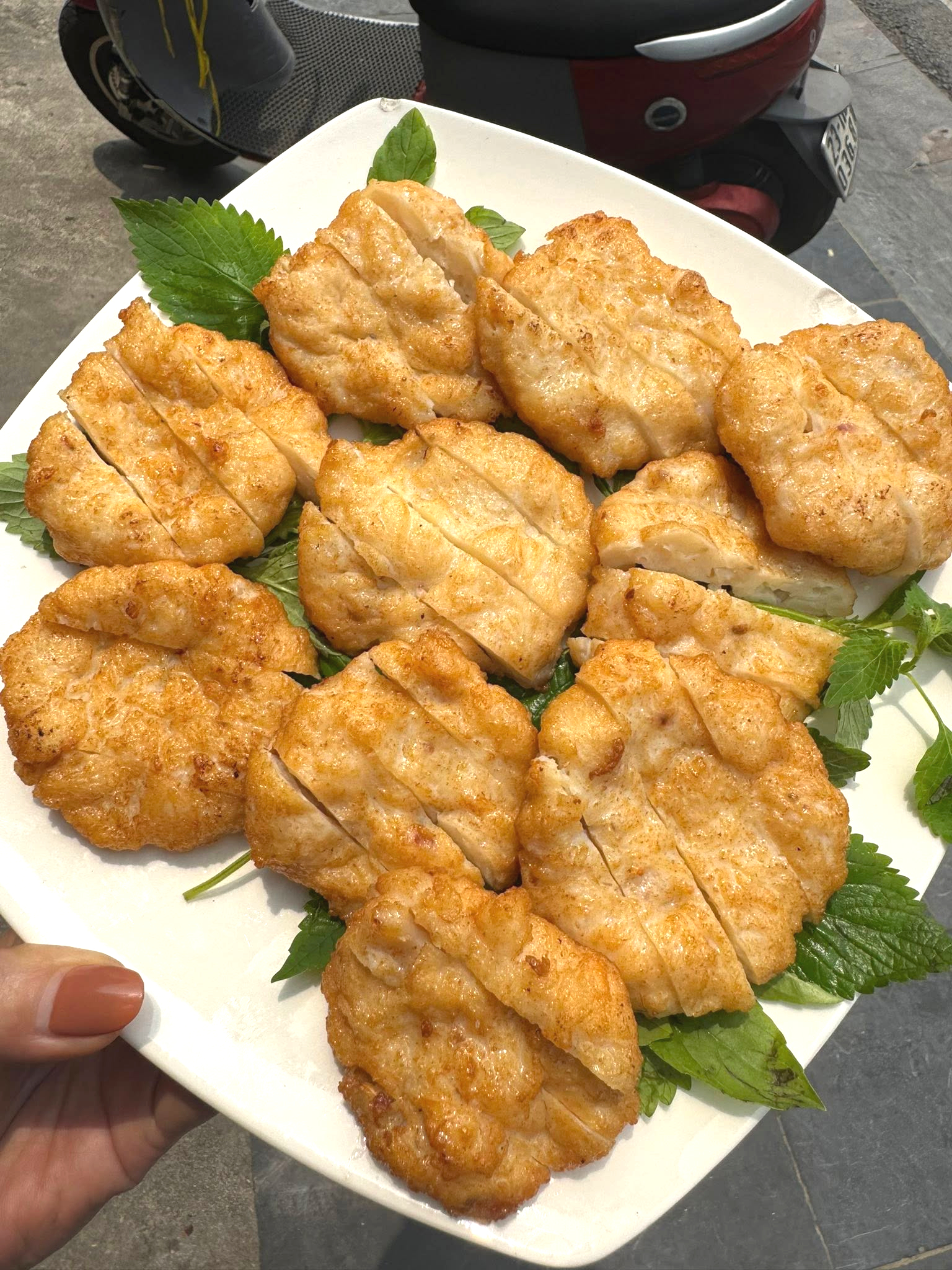 Bà nội trợ Quảng Ninh mách: Chả mực rán mãi cũng chán, thái nhỏ ra rồi nấu theo cách này mới đúng là "mỹ vị nhân gian" - Ảnh 2. Bà nội trợ Quảng Ninh mách: Chả mực rán mãi cũng chán, thái nhỏ ra rồi nấu theo cách này mới đúng là "mỹ vị nhân gian" - Ảnh 2.