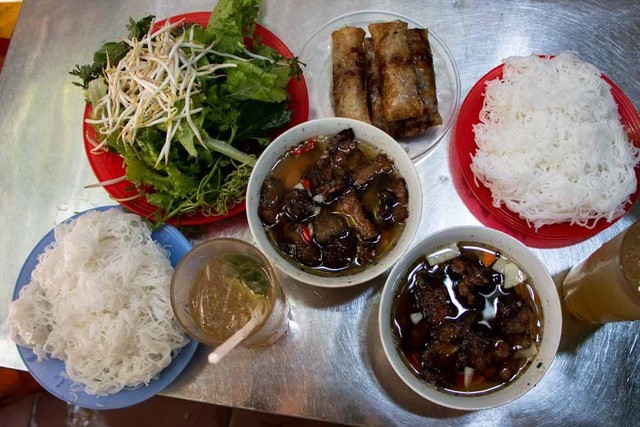 bunch-cha-at-bun-cha-hang-quat-in-hanoi-vietnam-1747730854816-17477308550671175844714-1747813042632-1747813042712137766926.jpg