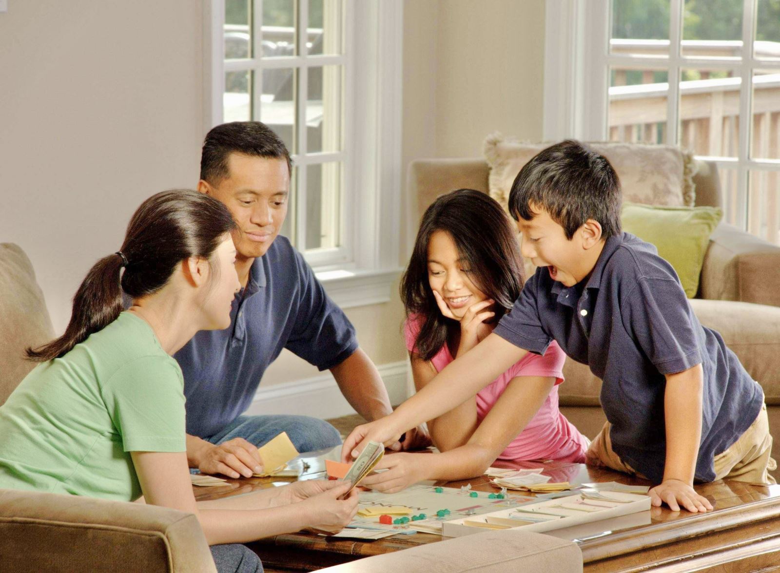 Cô gái nghèo suy sụp chỉ vì một thùng nước khoáng bị cha mẹ ‘uống trộm’: Chuyện ‘con nhà lính, tính nhà quan’ hay bài học giáo dục về ‘ranh giới’ giữa cha mẹ với con cái- Ảnh 5. Cô gái nghèo suy sụp chỉ vì một thùng nước khoáng bị cha mẹ ‘uống trộm’: Chuyện ‘con nhà lính, tính nhà quan’ hay bài học giáo dục về ‘ranh giới’ giữa cha mẹ với con cái- Ảnh 5.