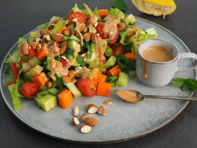 choppedmixedsaladwithalmonds-17477335570571301046318-1747809366203-1747809366448854978799.jpg