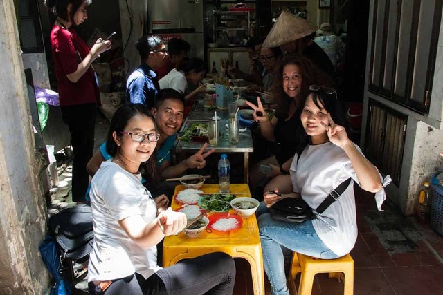 diners-at-bun-cha-hang-quat-in-hanoi-vietnam-1747724049129877621786-1747813027509-1747813032643693390873.jpg