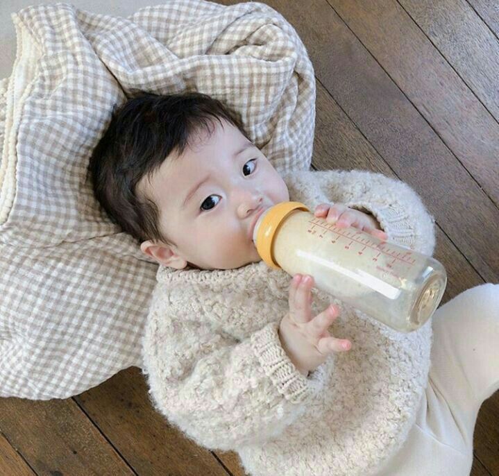 Trẻ từ 1-2 tuổi cần lượng sữa như thế nào? Có phải cứ cho trẻ uống càng nhiều sữa càng tốt hay không?- Ảnh 1. Trẻ từ 1-2 tuổi cần lượng sữa như thế nào? Có phải cứ cho trẻ uống càng nhiều sữa càng tốt hay không?- Ảnh 1.