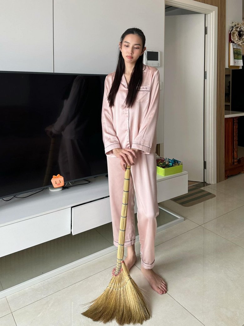 Bên trong căn hộ vừa bị khám xét của Hoa hậu Thuỳ Tiên- Ảnh 4. Bên trong căn hộ vừa bị khám xét của Hoa hậu Thuỳ Tiên- Ảnh 4.