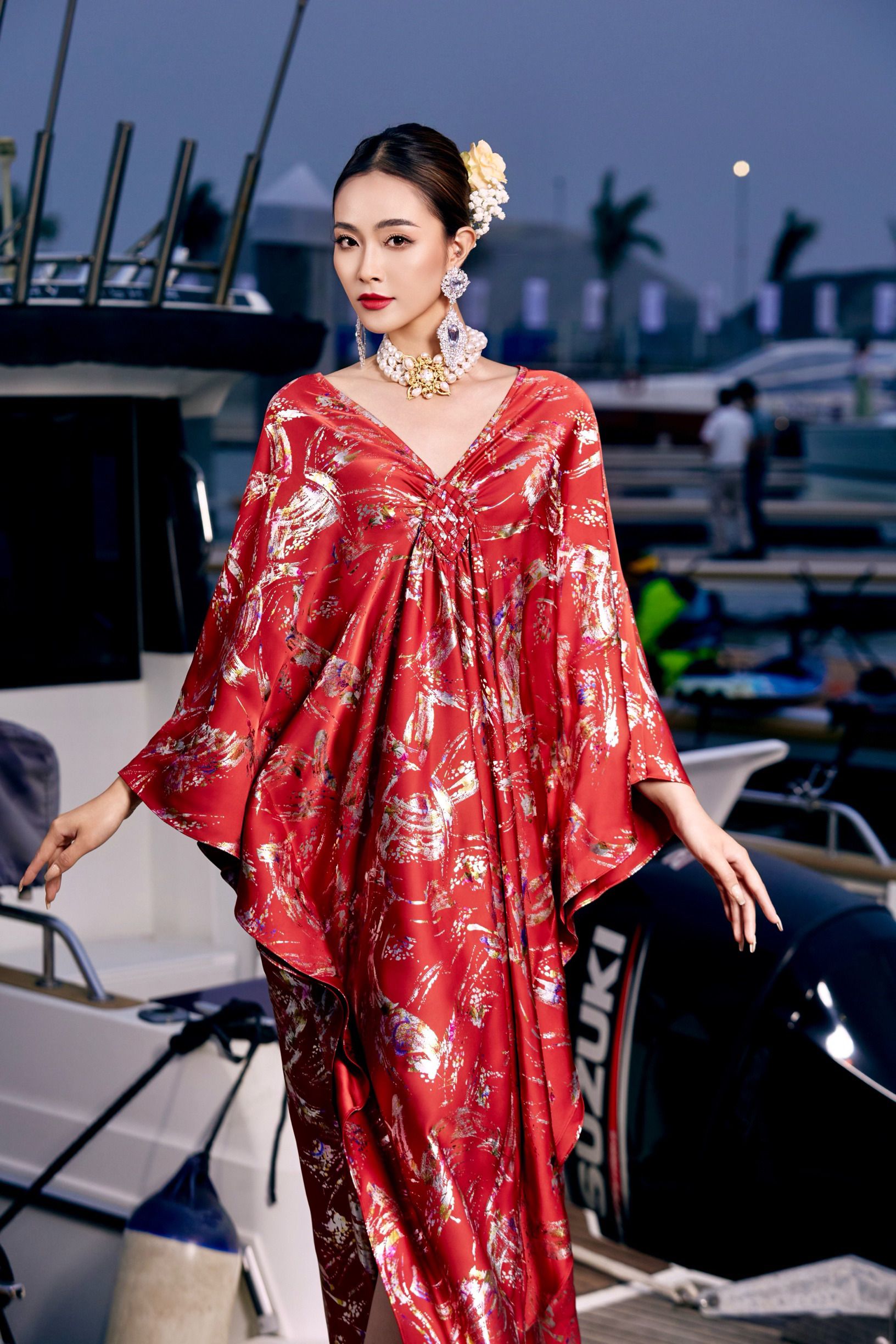 Bất ngờ với sắc v&oacute;c của người đẹp Hồ Lệ Thu ở tuổi ngo&agrave;i 50 - Ảnh 4.