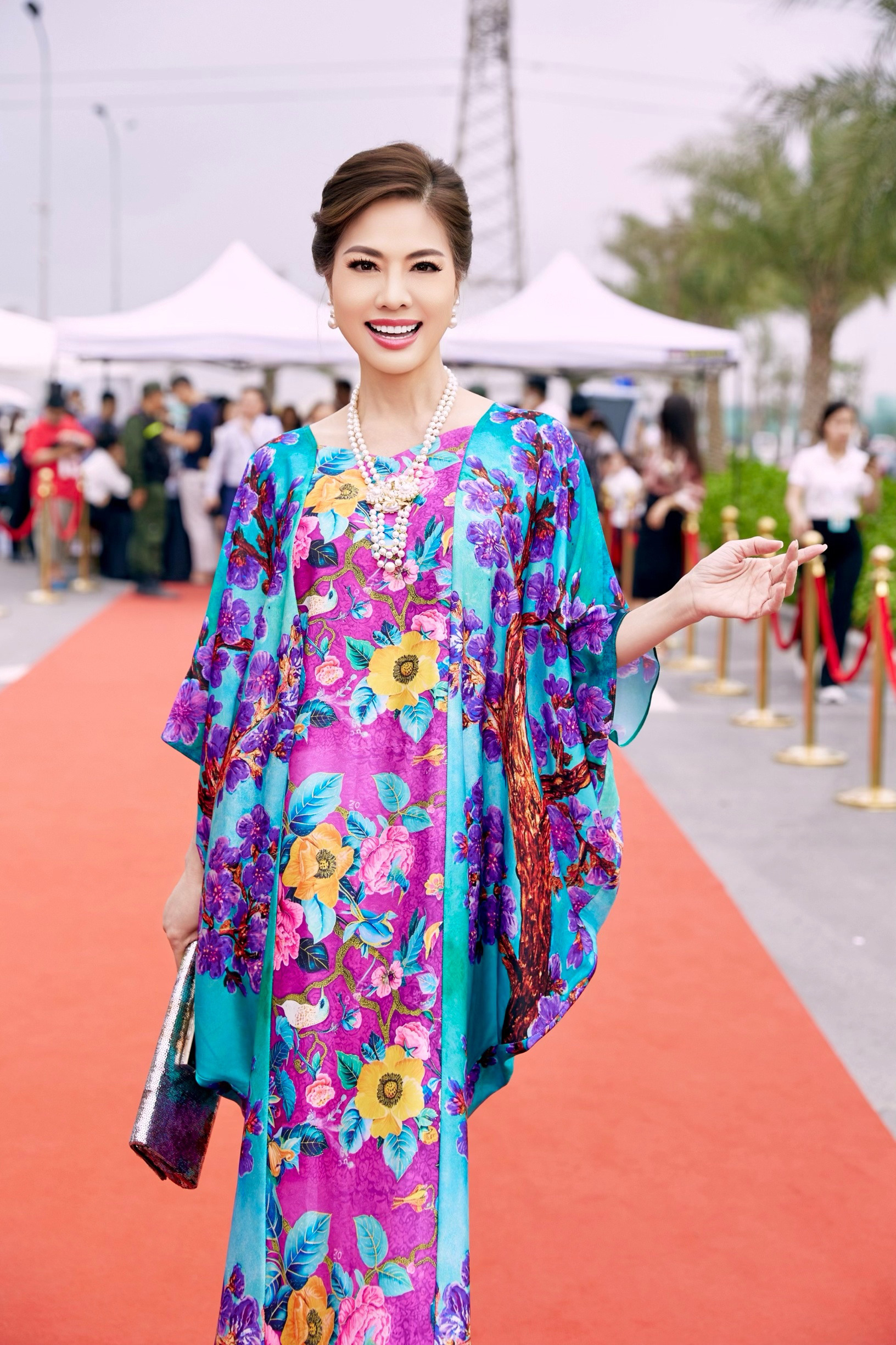 Bất ngờ với sắc v&oacute;c của người đẹp Hồ Lệ Thu ở tuổi ngo&agrave;i 50 - Ảnh 1.