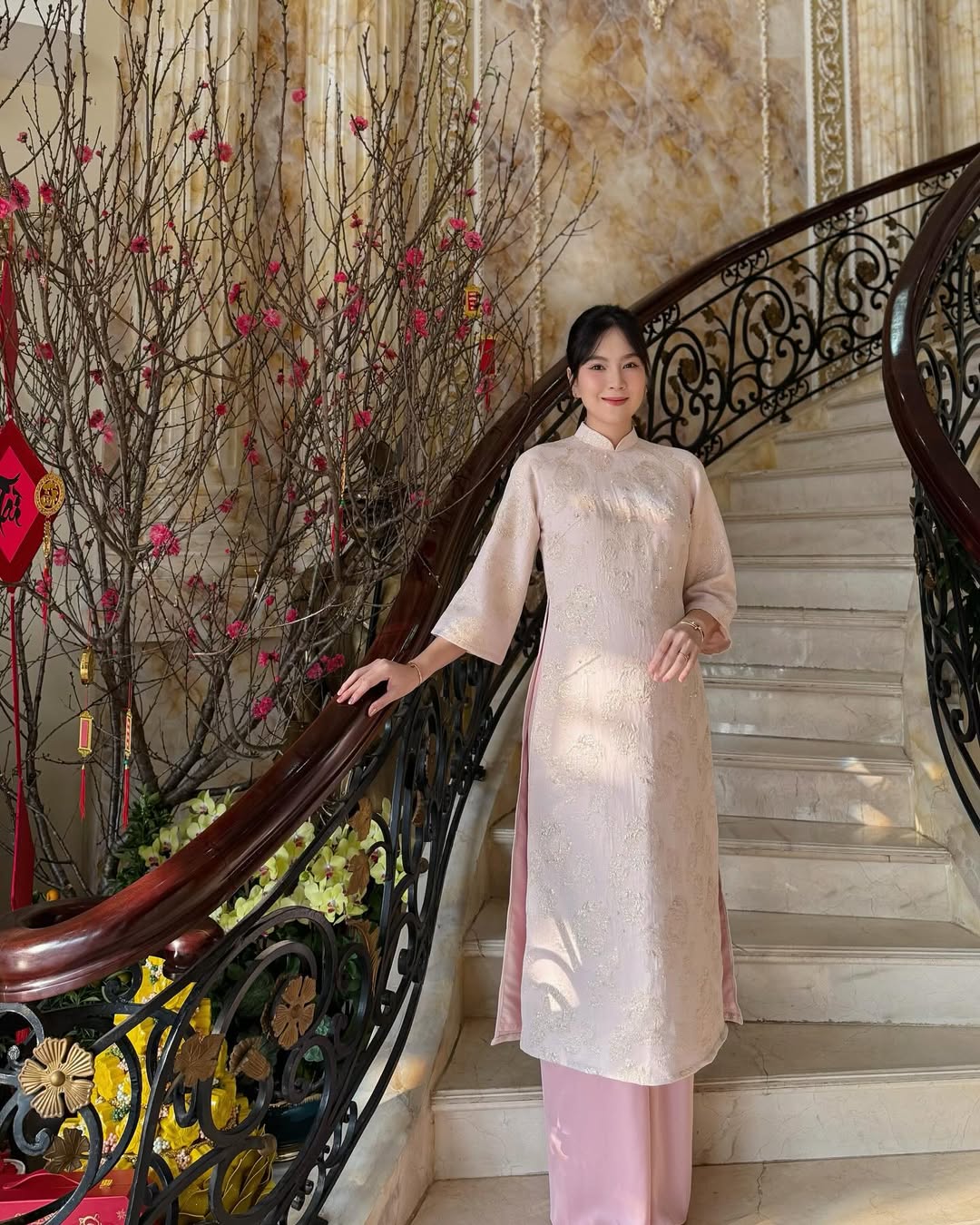 Mai Ngọc diện mãi 1 item vẫn đẹp xuất sắc từ lúc bầu bí tới sau khi sinh nở - Ảnh 4. Mai Ngọc diện mãi 1 item vẫn đẹp xuất sắc từ lúc bầu bí tới sau khi sinh nở - Ảnh 4.