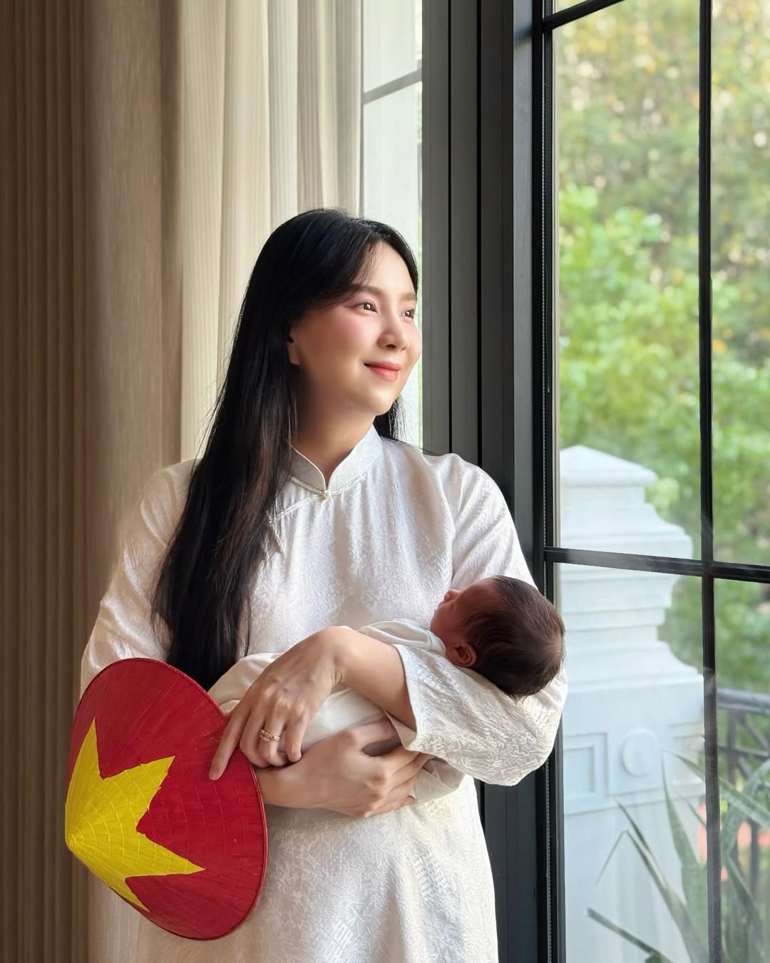 Mai Ngọc diện mãi 1 item vẫn đẹp xuất sắc từ lúc bầu bí tới sau khi sinh nở - Ảnh 7. Mai Ngọc diện mãi 1 item vẫn đẹp xuất sắc từ lúc bầu bí tới sau khi sinh nở - Ảnh 7.
