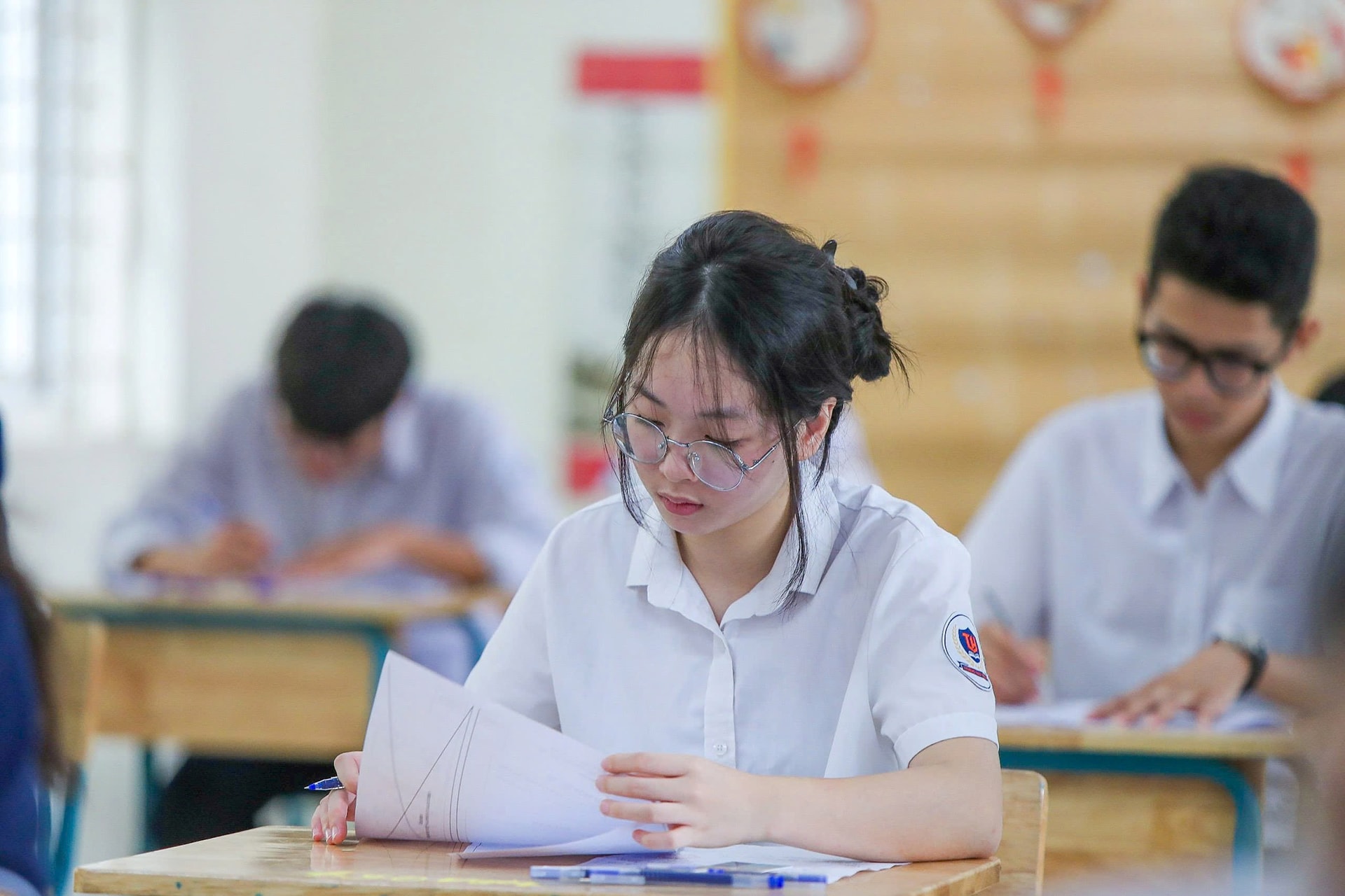 Trường lấy chỉ tiêu 540 nhưng đăng ký NV1 chỉ 348, nhiều phụ huynh "rung đùi" chờ con đỗ lớp 10, chuyên gia nói: NHẦM TO! - Ảnh 1. Trường lấy chỉ tiêu 540 nhưng đăng ký NV1 chỉ 348, nhiều phụ huynh "rung đùi" chờ con đỗ lớp 10, chuyên gia nói: NHẦM TO! - Ảnh 1.