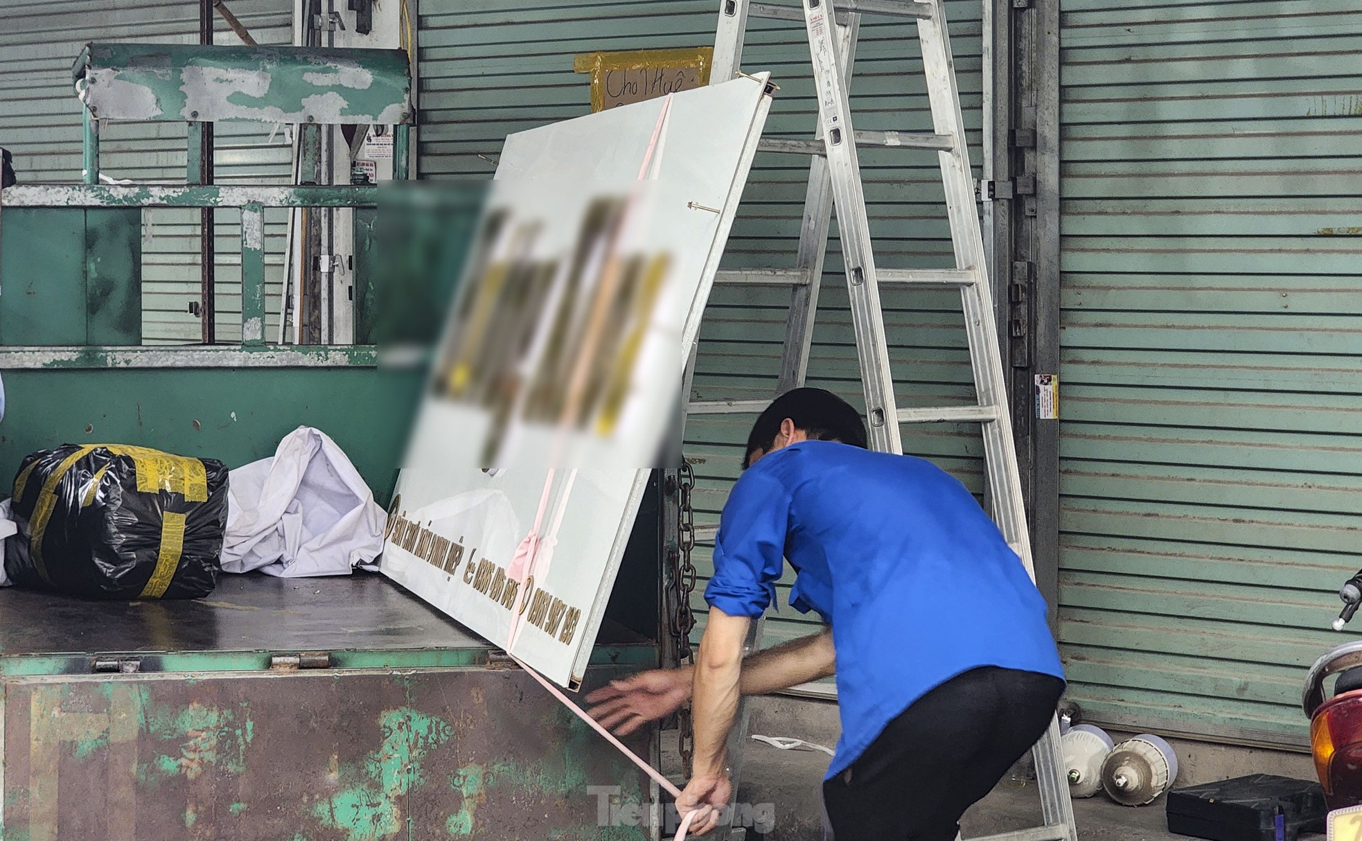 Cảnh khó tin tại thủ phủ thời trang lớn nhất miền Bắc - Ảnh 8. Cảnh khó tin tại thủ phủ thời trang lớn nhất miền Bắc - Ảnh 8.