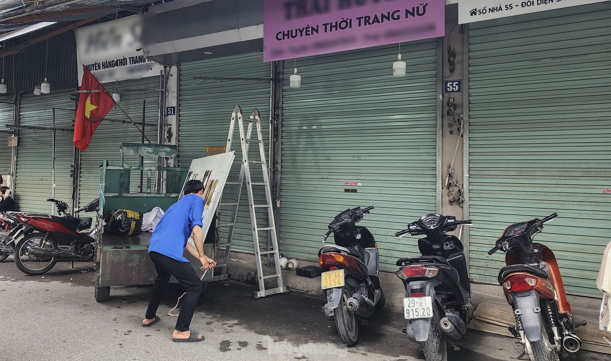 Cảnh khó tin tại thủ phủ thời trang lớn nhất miền Bắc - Ảnh 7. Cảnh khó tin tại thủ phủ thời trang lớn nhất miền Bắc - Ảnh 7.