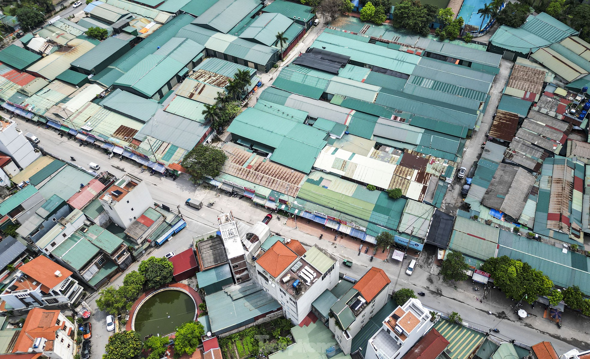 Cảnh khó tin tại thủ phủ thời trang lớn nhất miền Bắc - Ảnh 16. Cảnh khó tin tại thủ phủ thời trang lớn nhất miền Bắc - Ảnh 16.