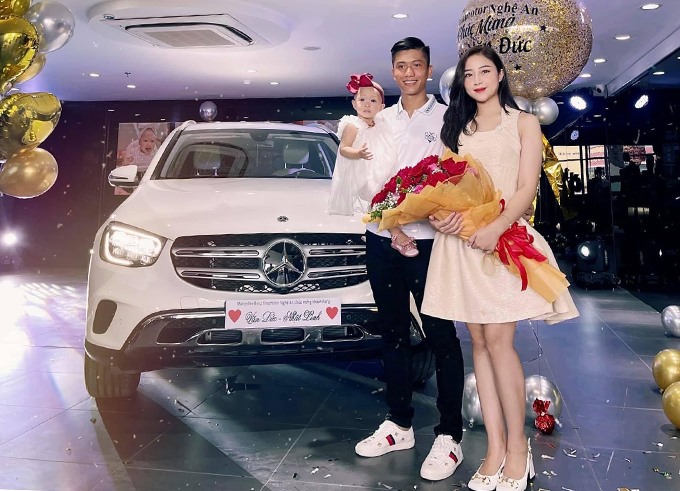 Nữ diễn viên Vbiz được cầu thủ nổi tiếng tặng xế hộp tiền tỷ, hoá ra Quang Hải chưa phải “trùm cuối”- Ảnh 5. Nữ diễn viên Vbiz được cầu thủ nổi tiếng tặng xế hộp tiền tỷ, hoá ra Quang Hải chưa phải “trùm cuối”- Ảnh 5.