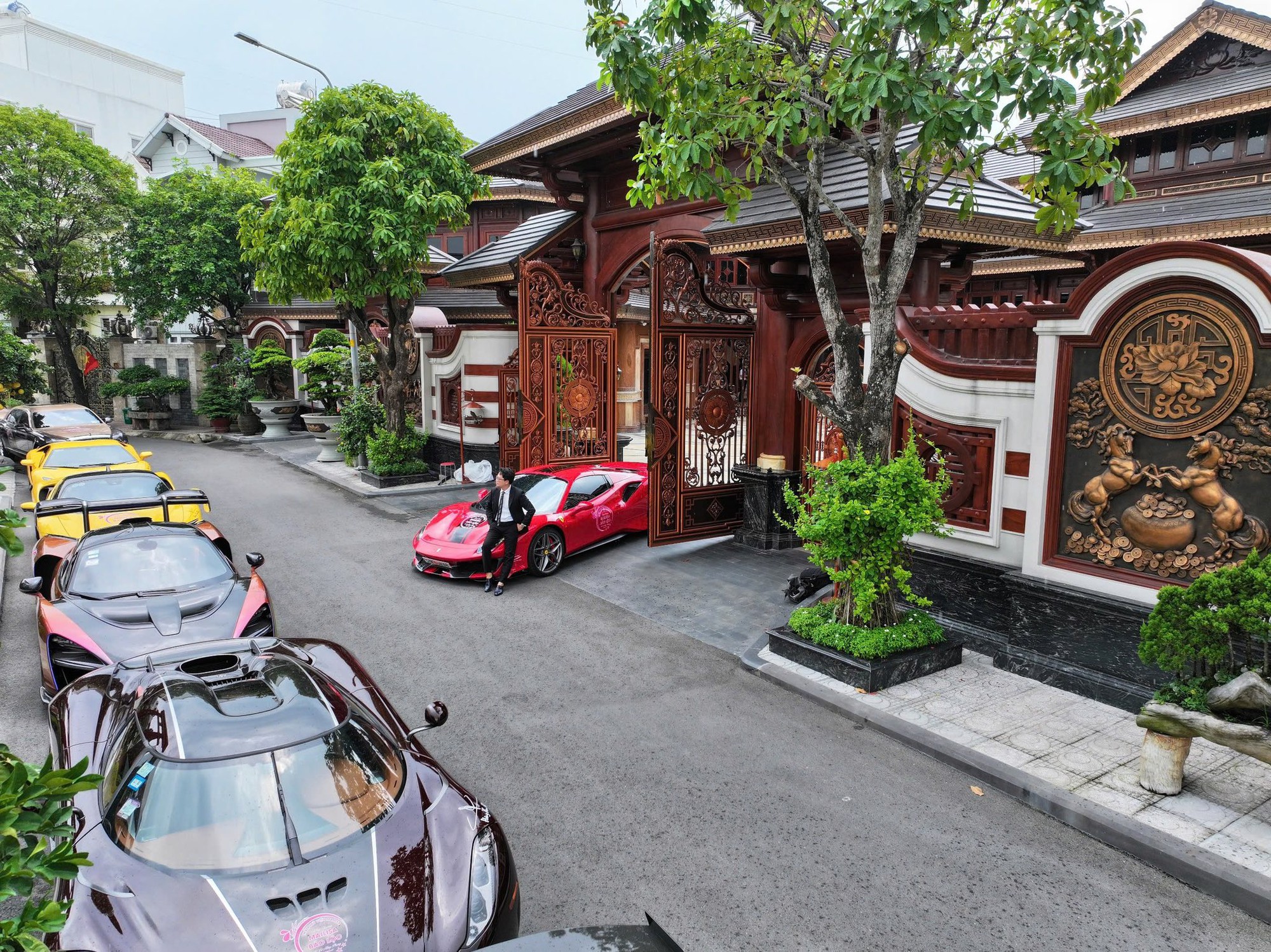 Đại gia Hoàng Kim Khánh lại mang Koenigsegg Regera đi 'chạy show' ở Lâm Đồng, lần này còn làm điều chưa từng có - Ảnh 1. Đại gia Hoàng Kim Khánh lại mang Koenigsegg Regera đi 'chạy show' ở Lâm Đồng, lần này còn làm điều chưa từng có - Ảnh 1.
