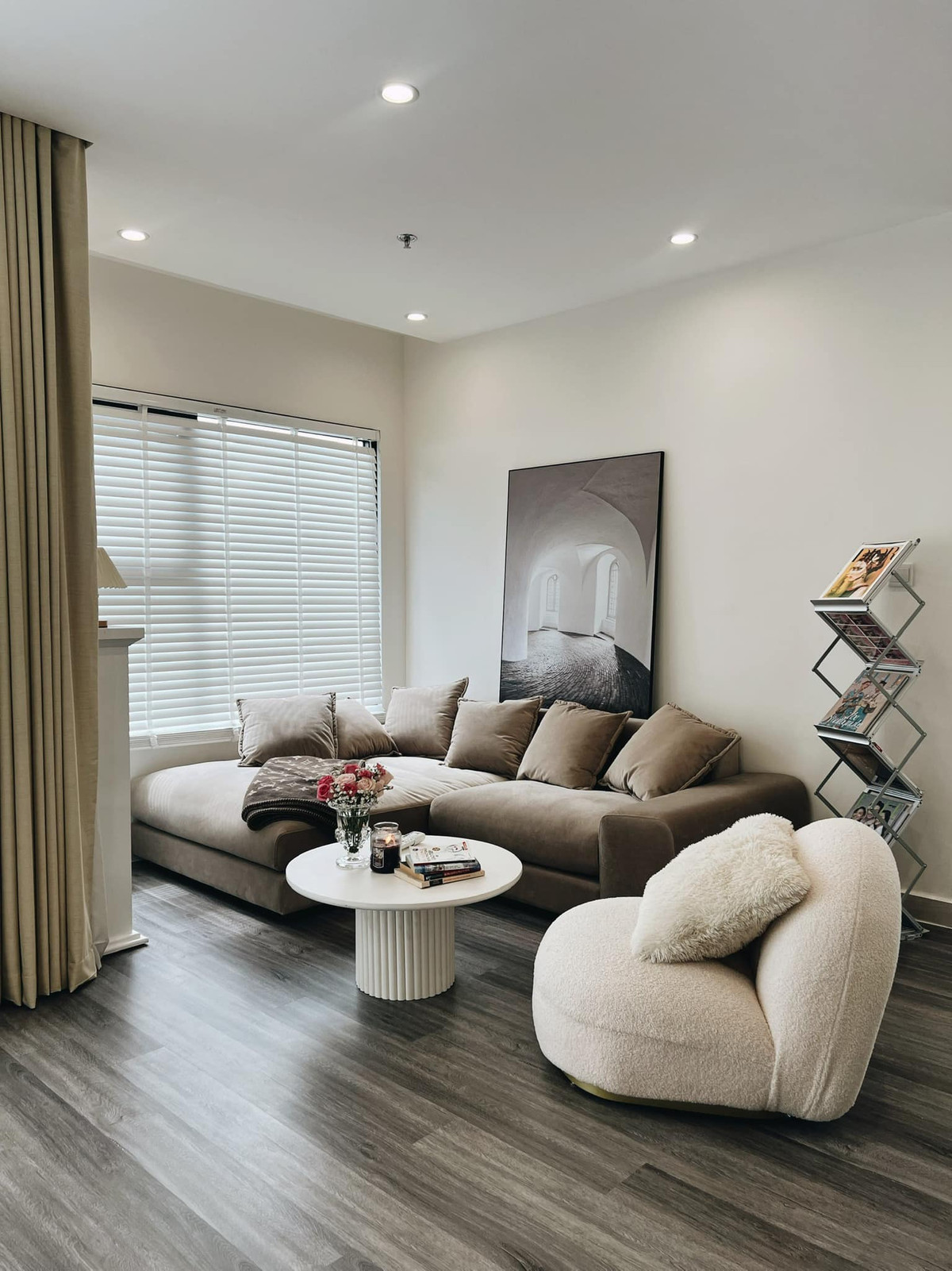 Nữ ca sĩ sở hữu nhà từ TPHCM ra Hà Nội: Chia tay đại gia miền Tây, mẹ 1 con đẹp như gái 18 - Ảnh 4. Nữ ca sĩ sở hữu nhà từ TPHCM ra Hà Nội: Chia tay đại gia miền Tây, mẹ 1 con đẹp như gái 18 - Ảnh 4.