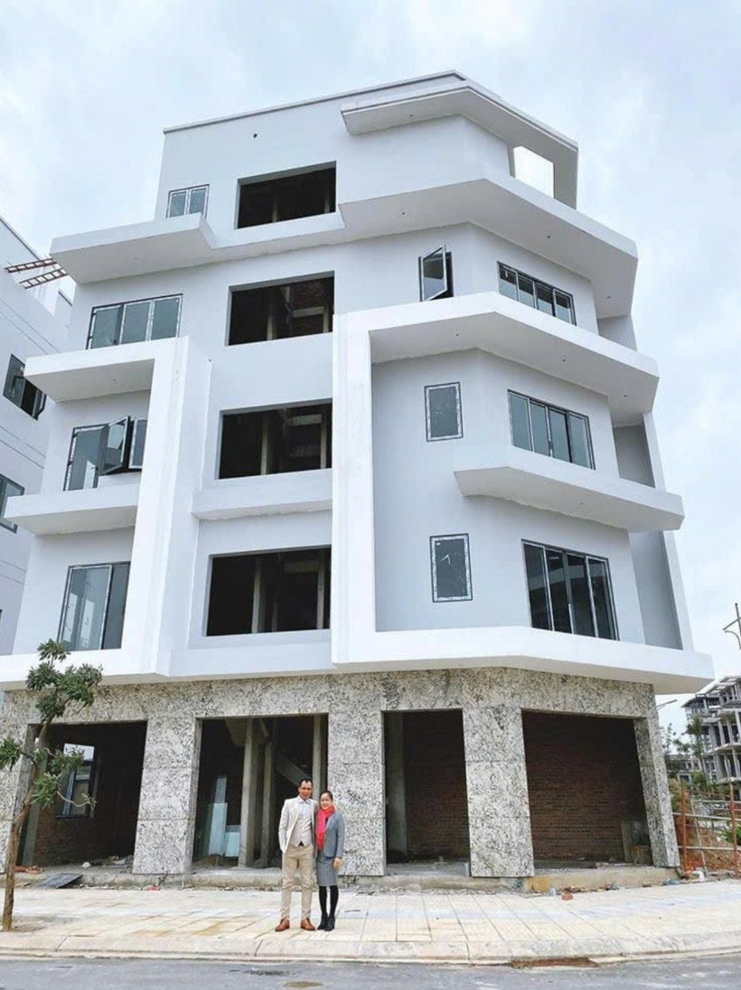 Nữ ca sĩ sở hữu nhà từ TPHCM ra Hà Nội: Chia tay đại gia miền Tây, mẹ 1 con đẹp như gái 18 - Ảnh 7. Nữ ca sĩ sở hữu nhà từ TPHCM ra Hà Nội: Chia tay đại gia miền Tây, mẹ 1 con đẹp như gái 18 - Ảnh 7.