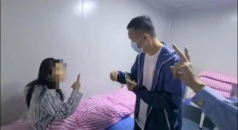 Đột kích ngôi làng "đẻ thuê", giải cứu nhiều phụ nữ khuyết tật khỏi "địa ngục trần gian" - Ảnh 2. Đột kích ngôi làng "đẻ thuê", giải cứu nhiều phụ nữ khuyết tật khỏi "địa ngục trần gian" - Ảnh 2.
