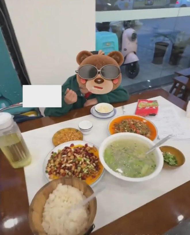 Đi học về nhưng không có một ai ở nhà, hành động của con trai khiến mẹ bàng hoàng, không tin nổi vào mắt mình- Ảnh 1. Đi học về nhưng không có một ai ở nhà, hành động của con trai khiến mẹ bàng hoàng, không tin nổi vào mắt mình- Ảnh 1.