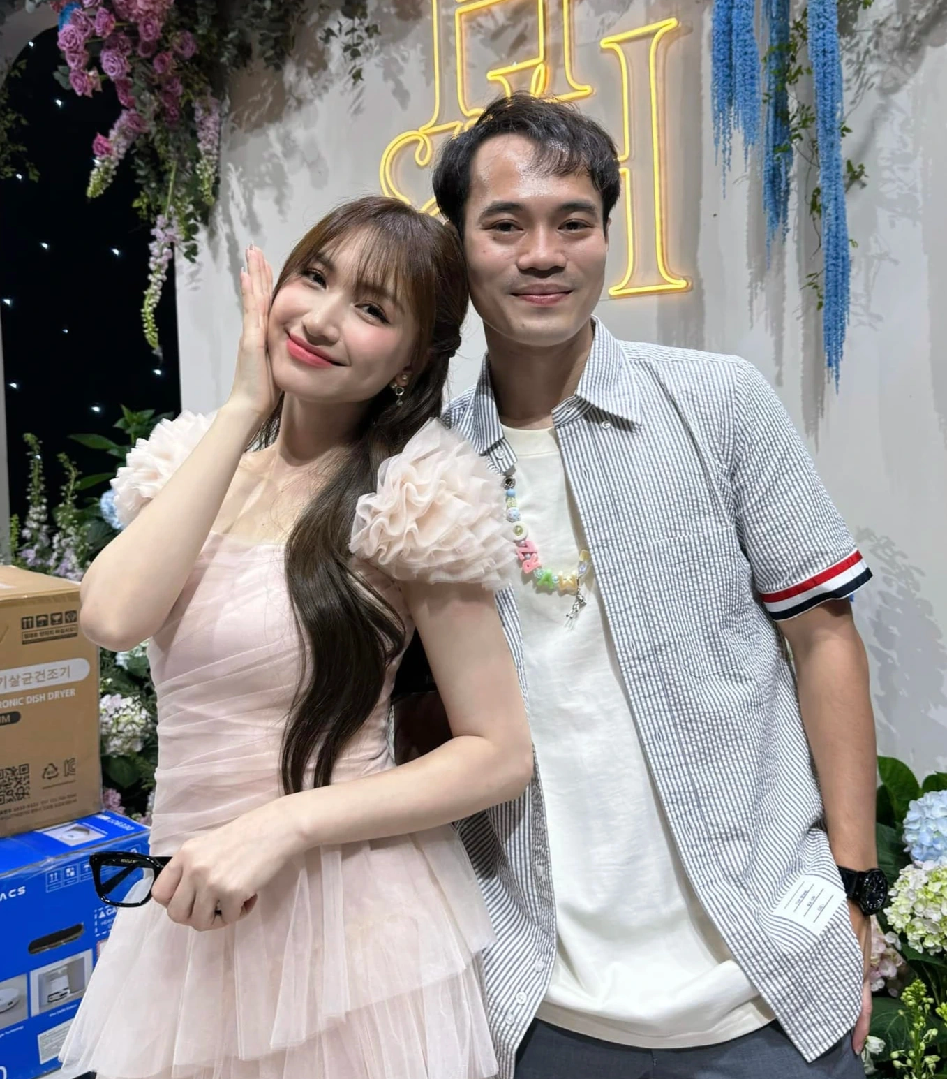 Nữ ca sĩ sở hữu nhà từ TPHCM ra Hà Nội: Chia tay đại gia miền Tây, mẹ 1 con đẹp như gái 18 - Ảnh 8. Nữ ca sĩ sở hữu nhà từ TPHCM ra Hà Nội: Chia tay đại gia miền Tây, mẹ 1 con đẹp như gái 18 - Ảnh 8.