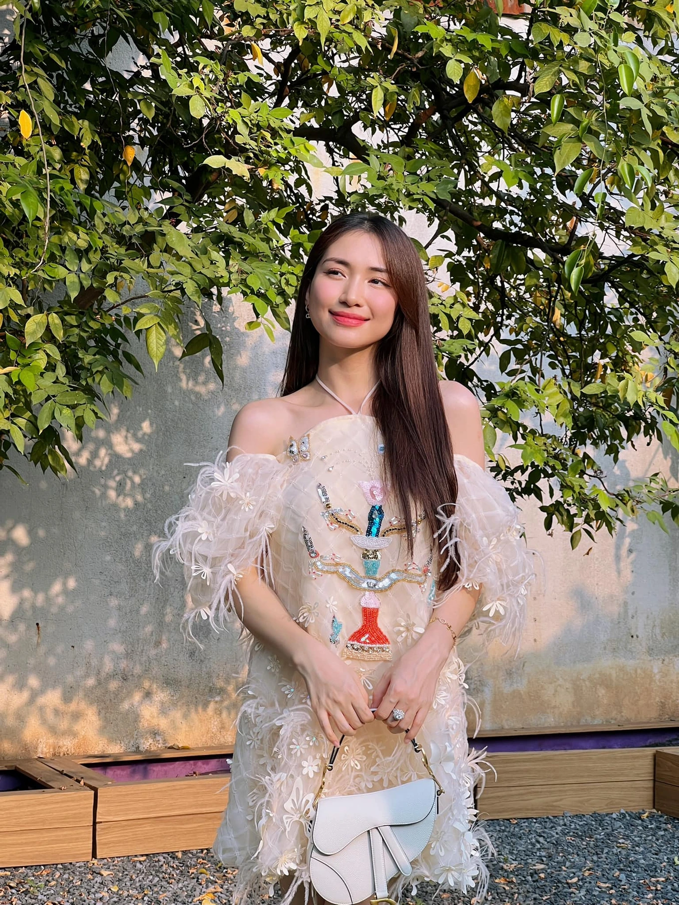 Nữ ca sĩ sở hữu nhà từ TPHCM ra Hà Nội: Chia tay đại gia miền Tây, mẹ 1 con đẹp như gái 18 - Ảnh 1. Nữ ca sĩ sở hữu nhà từ TPHCM ra Hà Nội: Chia tay đại gia miền Tây, mẹ 1 con đẹp như gái 18 - Ảnh 1.