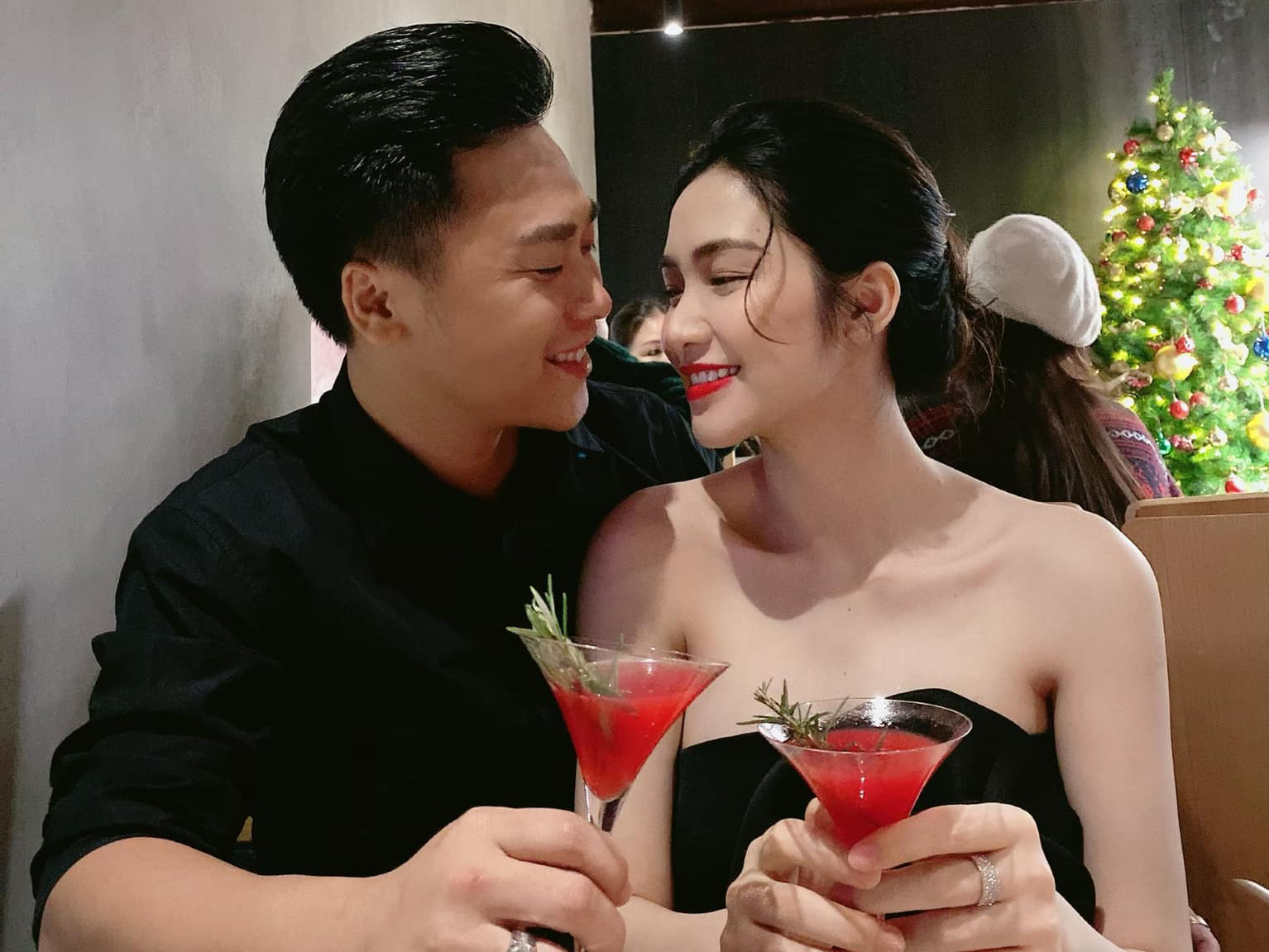 Nữ ca sĩ sở hữu nhà từ TPHCM ra Hà Nội: Chia tay đại gia miền Tây, mẹ 1 con đẹp như gái 18 - Ảnh 9. Nữ ca sĩ sở hữu nhà từ TPHCM ra Hà Nội: Chia tay đại gia miền Tây, mẹ 1 con đẹp như gái 18 - Ảnh 9.