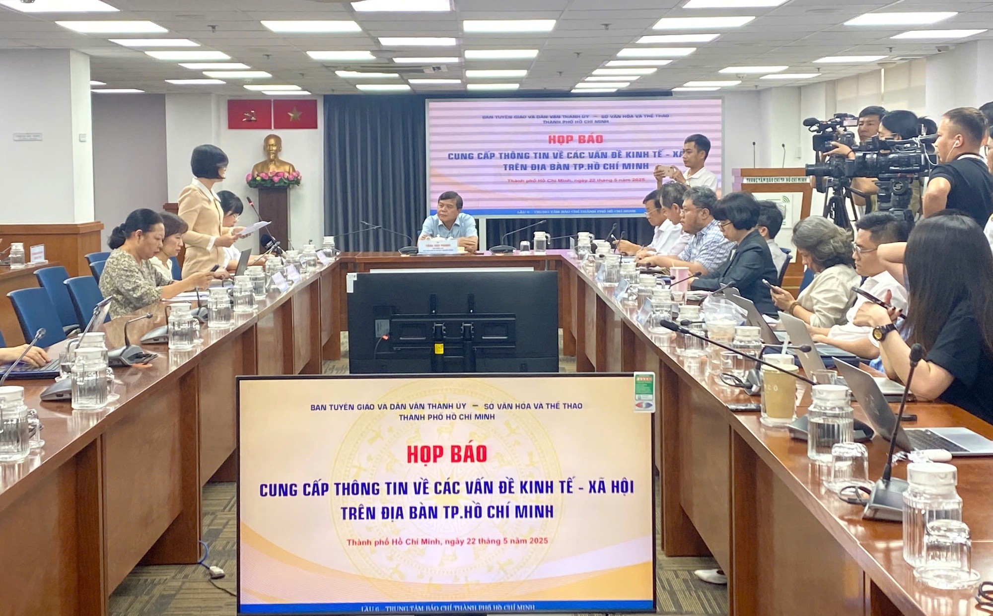 TP HCM "vào cuộc" vụ TikToker Võ Hà Linh bị tố bán hàng phá giá - Ảnh 1. TP HCM "vào cuộc" vụ TikToker Võ Hà Linh bán hàng phá giá - Ảnh 1.