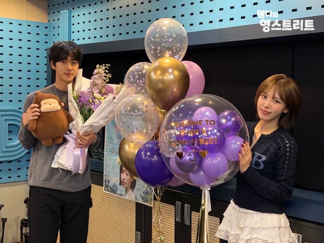 Jin (BTS) chia sẻ về khoảnh khắc khó quên với Tom Cruise - Ảnh 1. Jin (BTS) chia sẻ về khoảnh khắc khó quên với Tom Cruise - Ảnh 1.