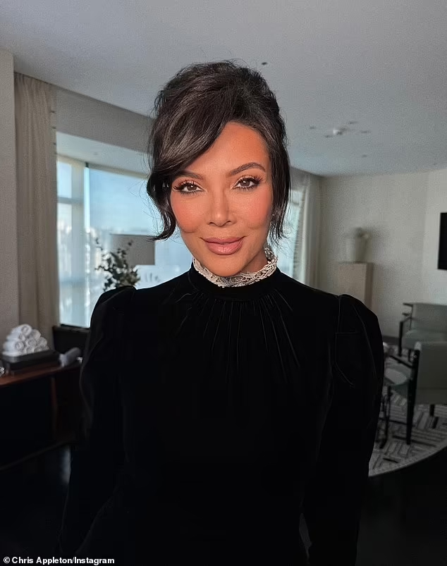 me-kim-kardashian-tre-trung-bat-ngo-nghi-dung-sculptra1-17477356407381216067680-1747818909305-1747818910148977954840-1747883214407-17478832144631704858699.jpg