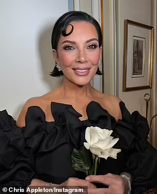me-kim-kardashian-tre-trung-bat-ngo-nghi-dung-sculptra2-17477357283102106692274-1747818920298-17478189204211873658327-1747883217833-1747883217911343417678.jpg